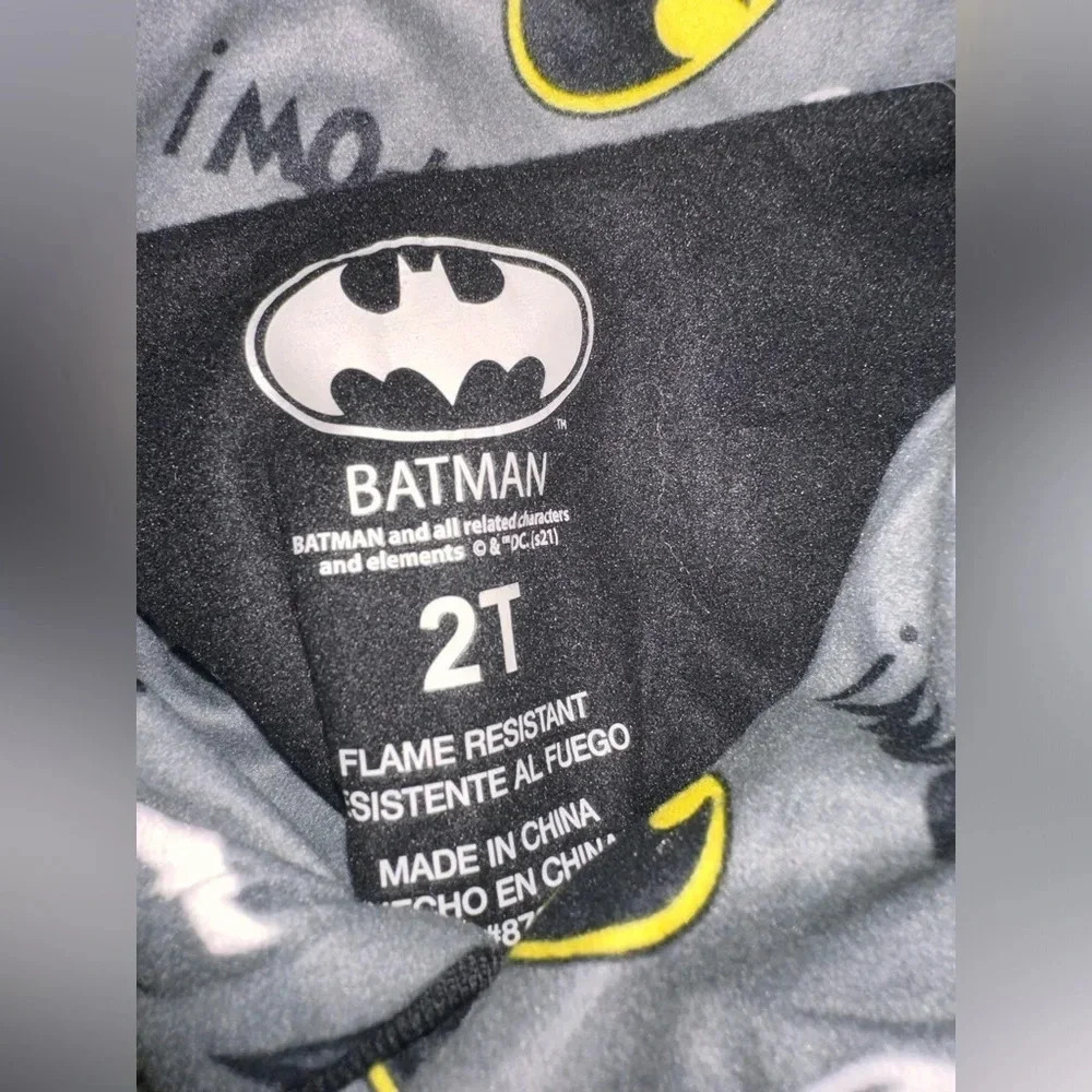 BATMAN ALL OVER PRINT KIDS PAJAMA SET SIZE 2T - Picture 3 of 7